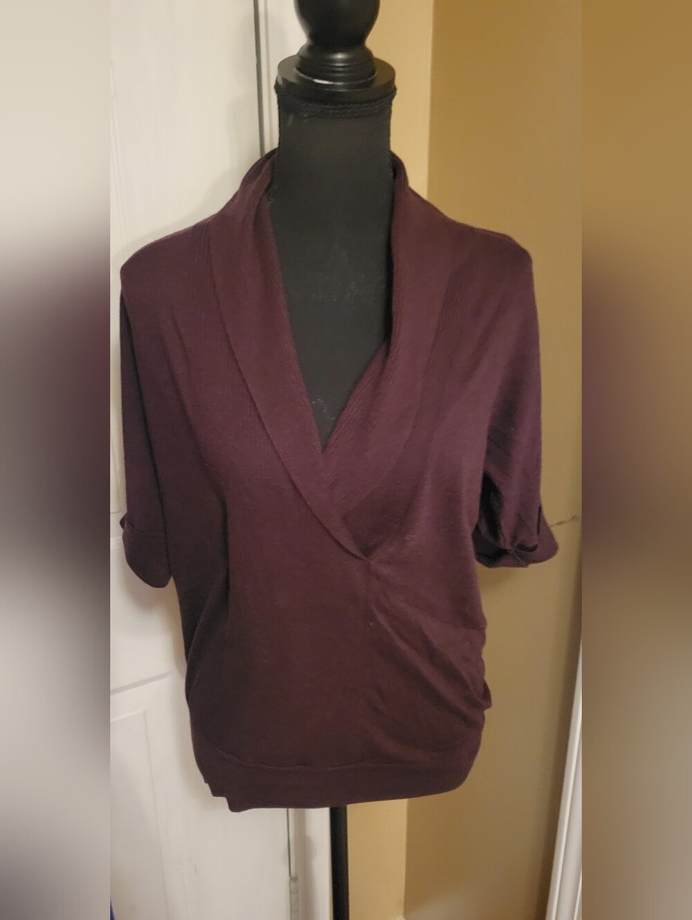 Ann Taylor Plum Knit V-Neck, Short Sleeve Sweater, Size Medium
